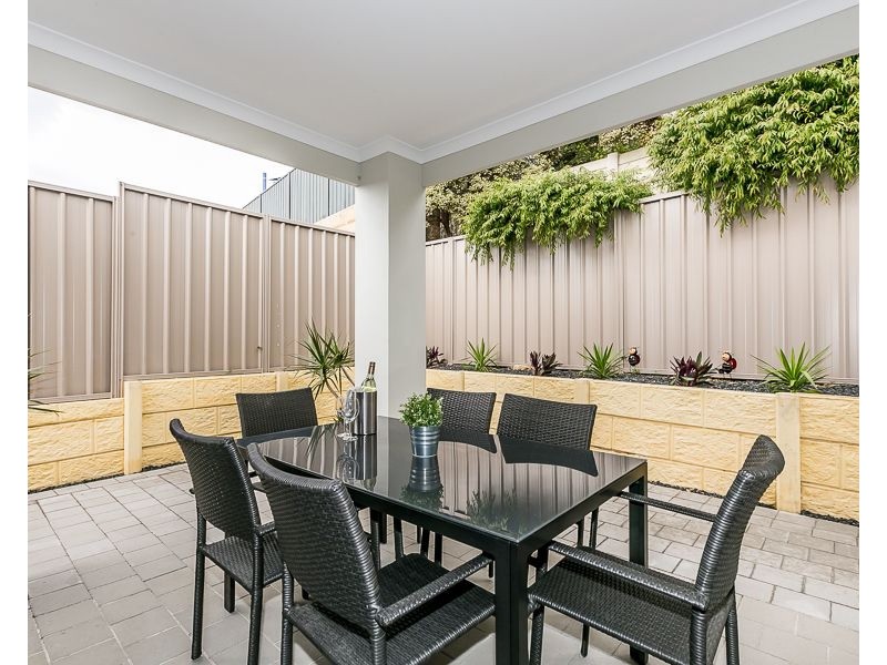 15/2 Fowey Loop, Mindarie WA 6030