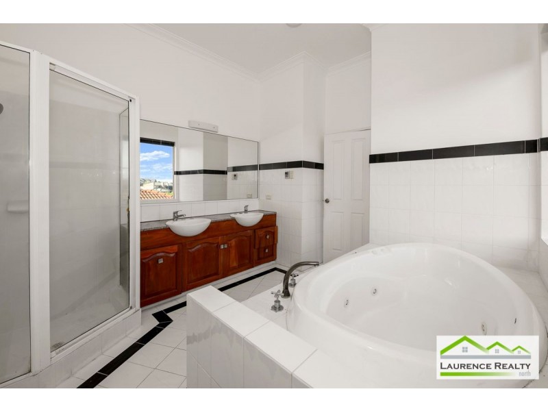 8 Chalmers Court, Mindarie WA 6030