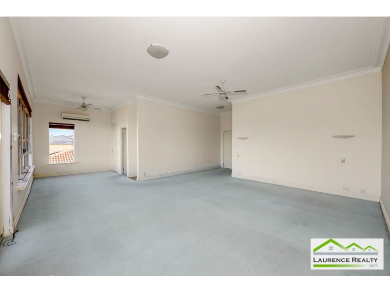 8 Chalmers Court, Mindarie WA 6030