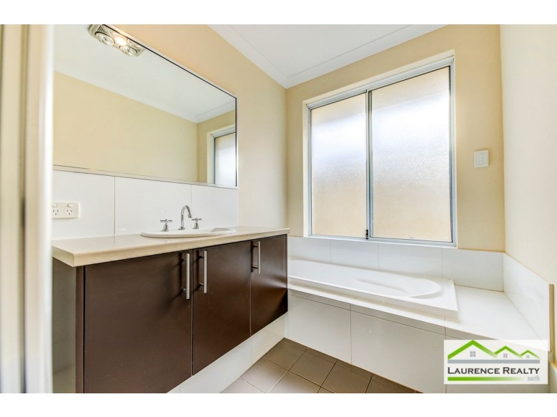 1 Silveroaks Way, Clarkson WA 6030