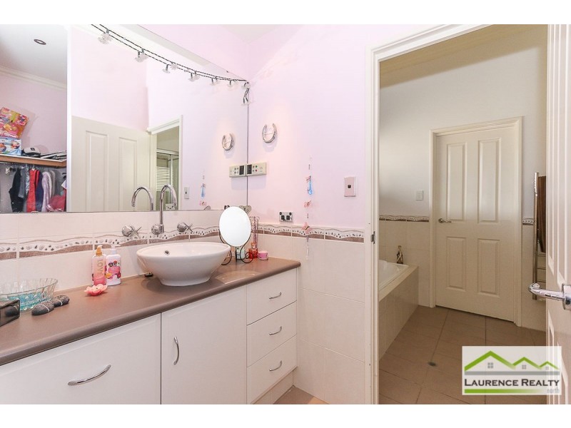 28 Kinsale Drive, Mindarie WA 6030