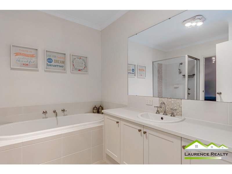 5 Windjammer Parkway, Jindalee WA 6036