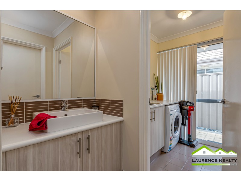 15 Windjammer Parkway, Jindalee WA 6036