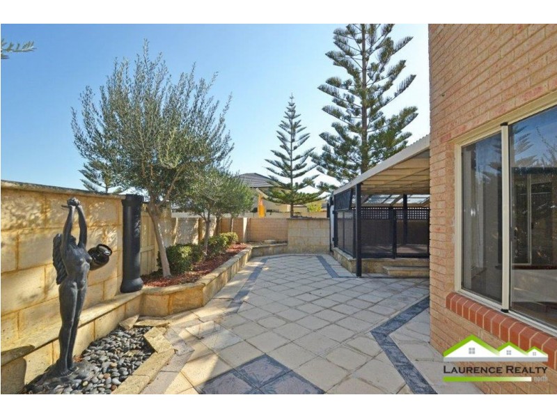 2 Rochester Drive, Mindarie WA 6030