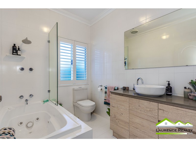 17 Rosslare Promenade, Mindarie WA 6030