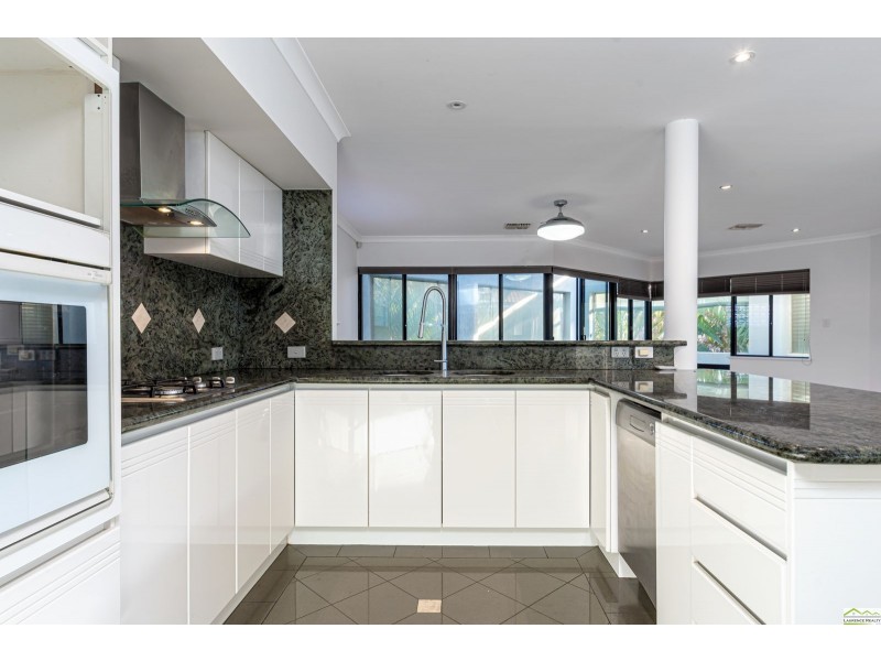 17A Rosslare Promenade, Mindarie WA 6030