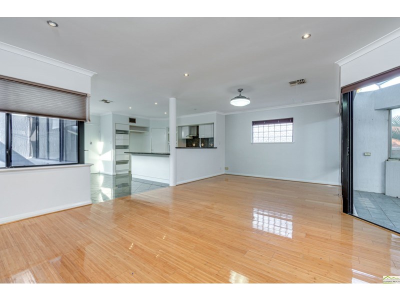 17A Rosslare Promenade, Mindarie WA 6030