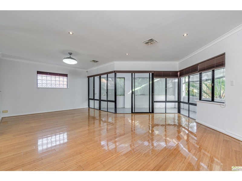 17A Rosslare Promenade, Mindarie WA 6030