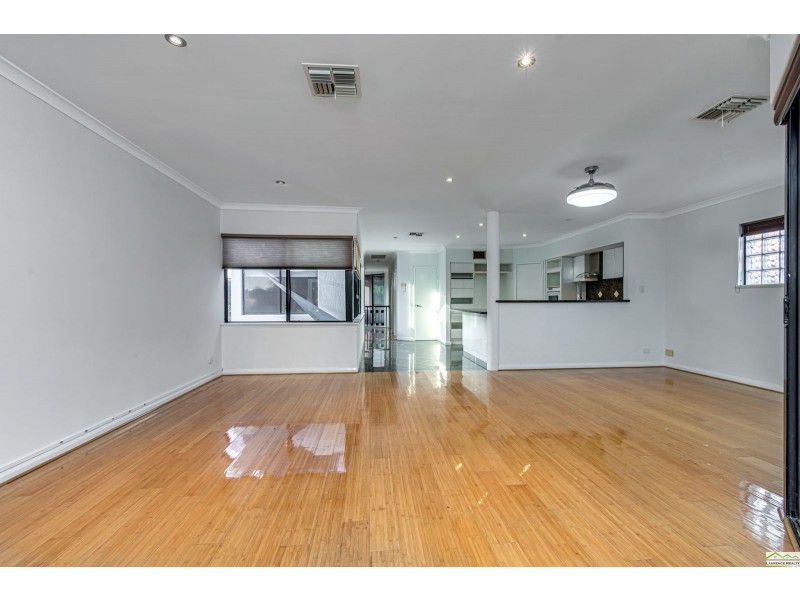 17A Rosslare Promenade, Mindarie WA 6030