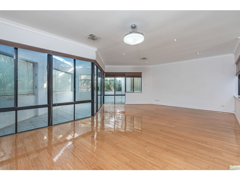 17A Rosslare Promenade, Mindarie WA 6030