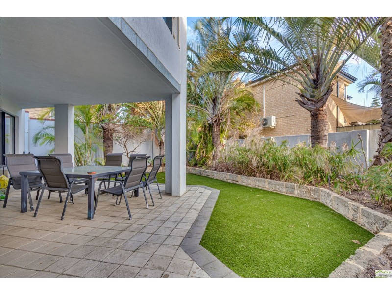 17A Rosslare Promenade, Mindarie WA 6030