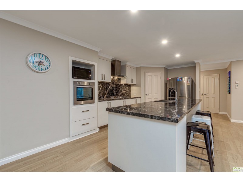 8 Dirleton Loop, Butler WA 6036