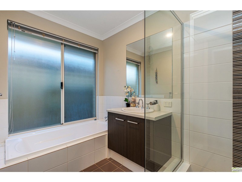 8 Dirleton Loop, Butler WA 6036