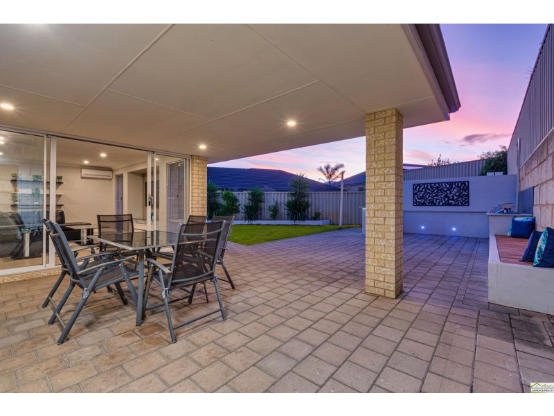 8 Dirleton Loop, Butler WA 6036