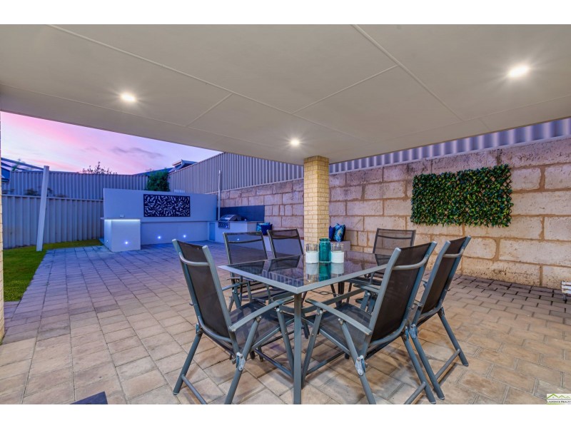 8 Dirleton Loop, Butler WA 6036