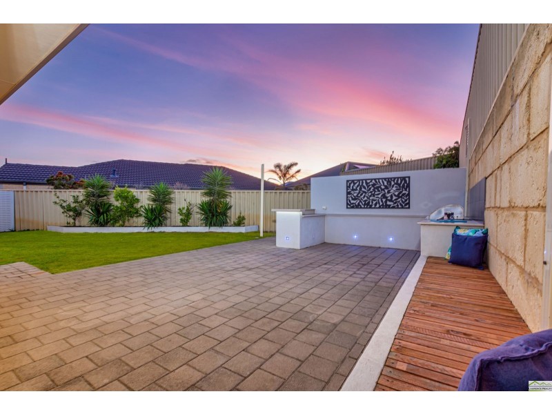 8 Dirleton Loop, Butler WA 6036