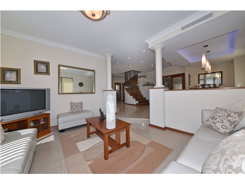 4 Glensanda Way, Mindarie WA 6030