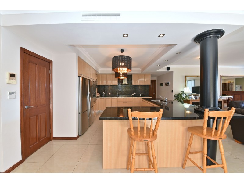 4 Glensanda Way, Mindarie WA 6030