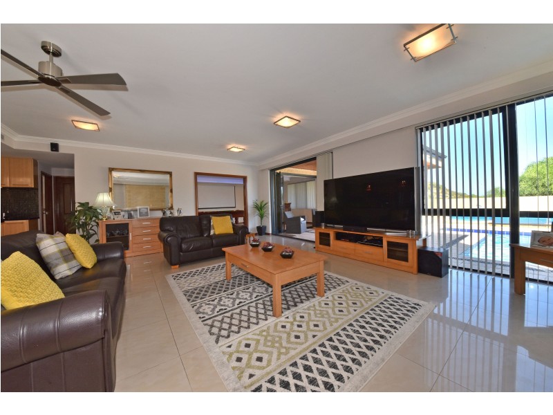 4 Glensanda Way, Mindarie WA 6030