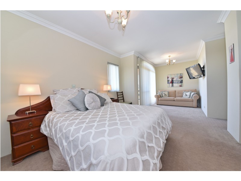 4 Glensanda Way, Mindarie WA 6030