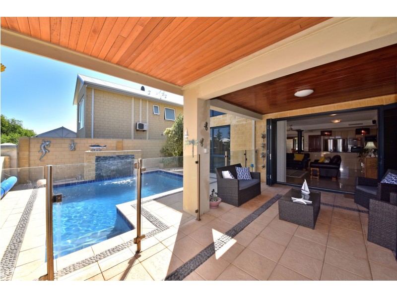 4 Glensanda Way, Mindarie WA 6030