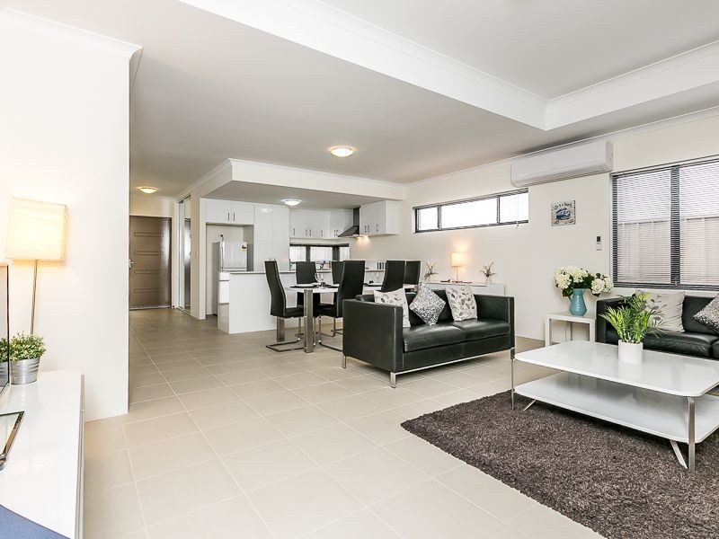 15/2 Fowey Loop, Mindarie WA 6030