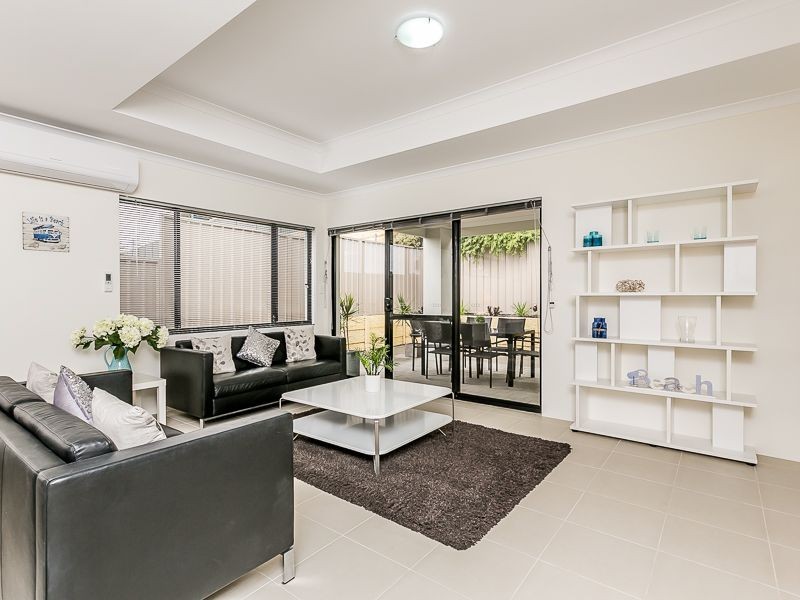 15/2 Fowey Loop, Mindarie WA 6030