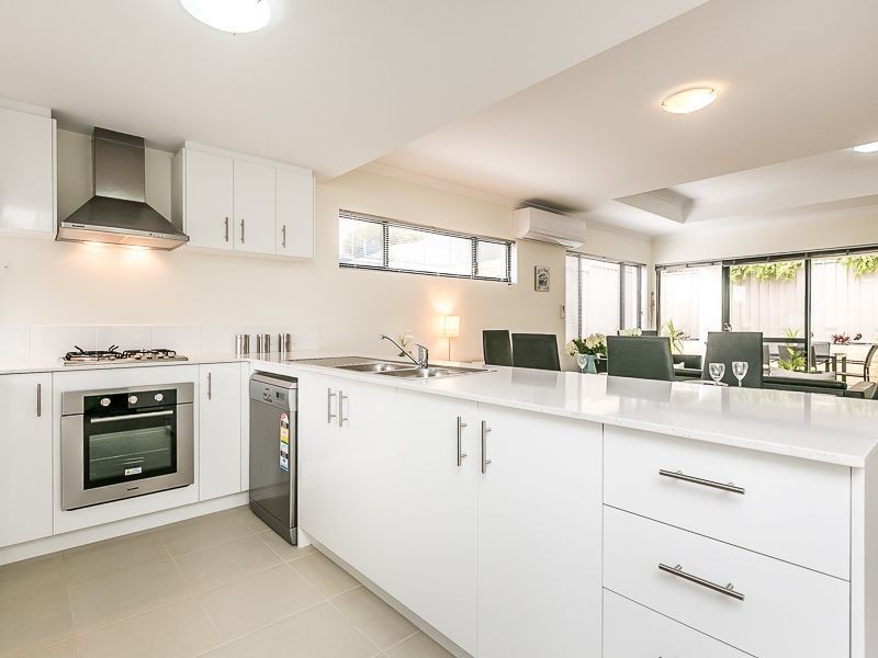 15/2 Fowey Loop, Mindarie WA 6030
