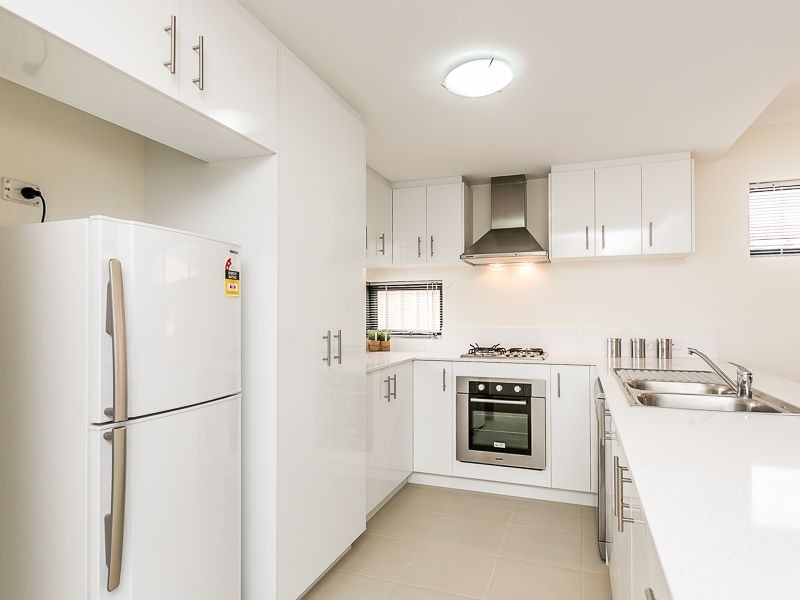 15/2 Fowey Loop, Mindarie WA 6030