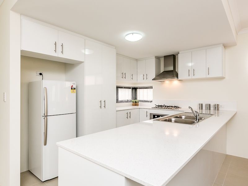 15/2 Fowey Loop, Mindarie WA 6030