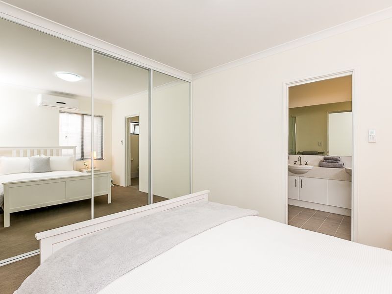 15/2 Fowey Loop, Mindarie WA 6030