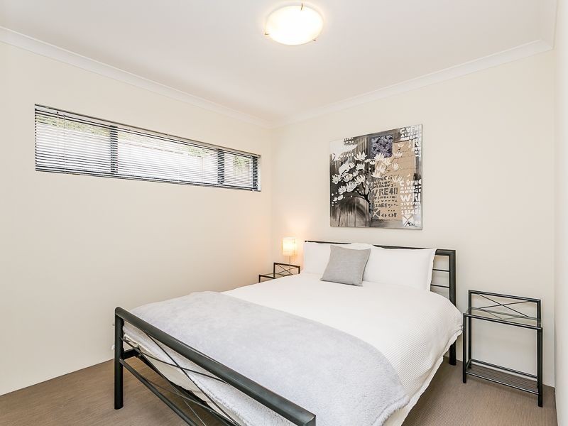 15/2 Fowey Loop, Mindarie WA 6030