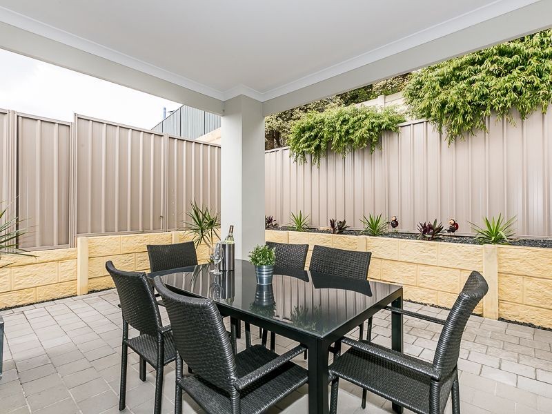 15/2 Fowey Loop, Mindarie WA 6030