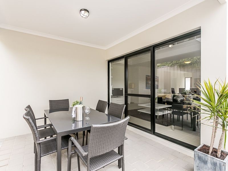 15/2 Fowey Loop, Mindarie WA 6030