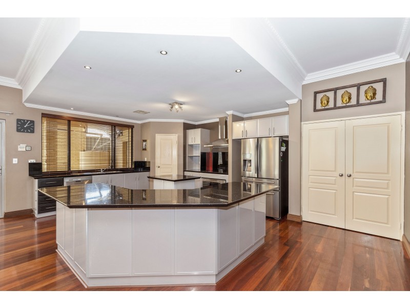 33 Avondale Court, Mindarie WA 6030