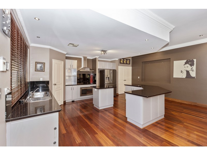 33 Avondale Court, Mindarie WA 6030