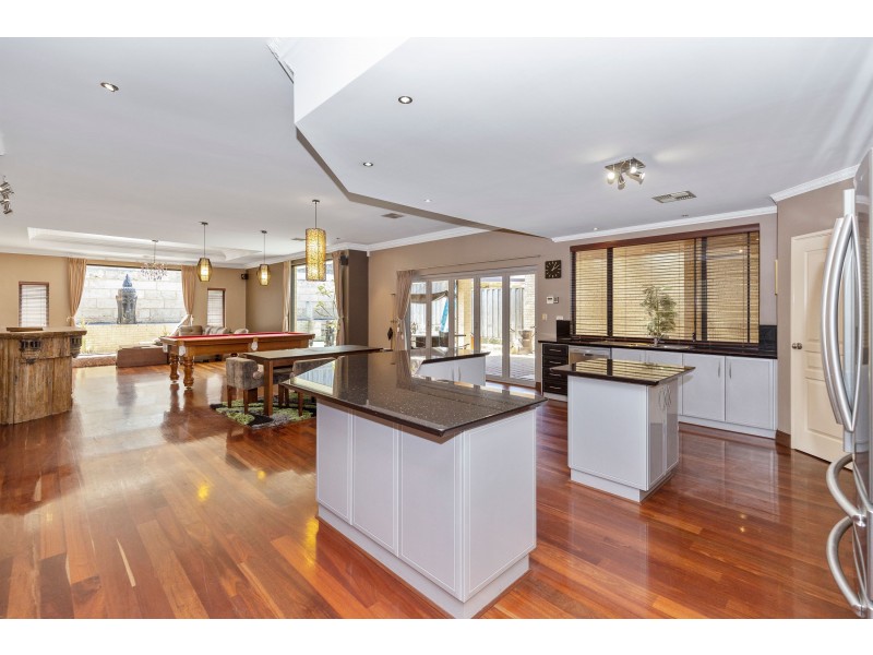 33 Avondale Court, Mindarie WA 6030