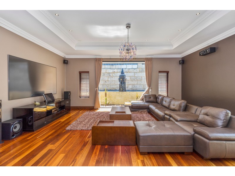 33 Avondale Court, Mindarie WA 6030