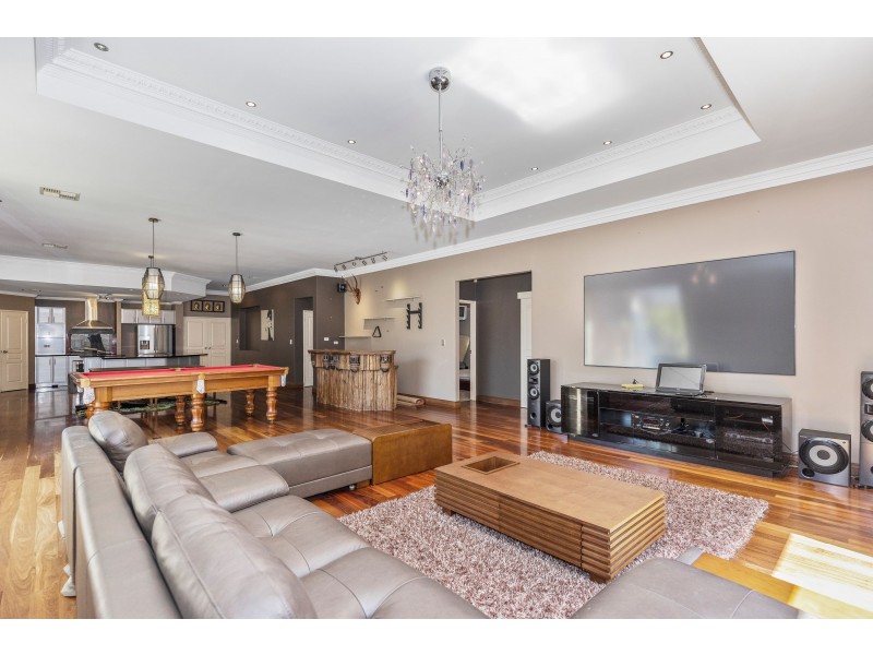 33 Avondale Court, Mindarie WA 6030