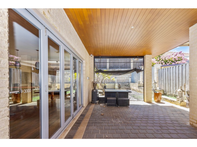 33 Avondale Court, Mindarie WA 6030