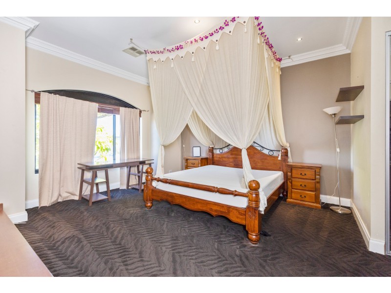 33 Avondale Court, Mindarie WA 6030