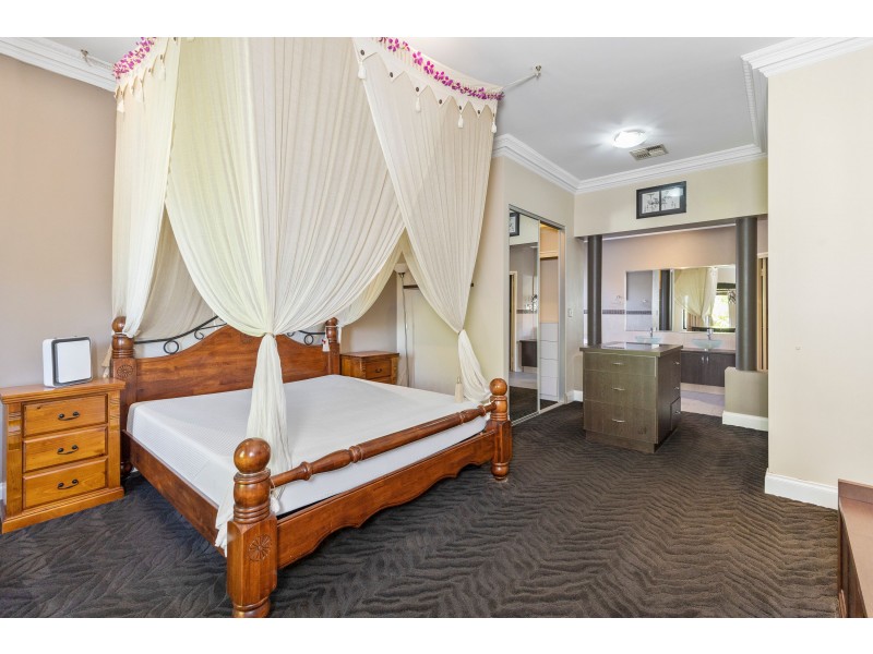 33 Avondale Court, Mindarie WA 6030