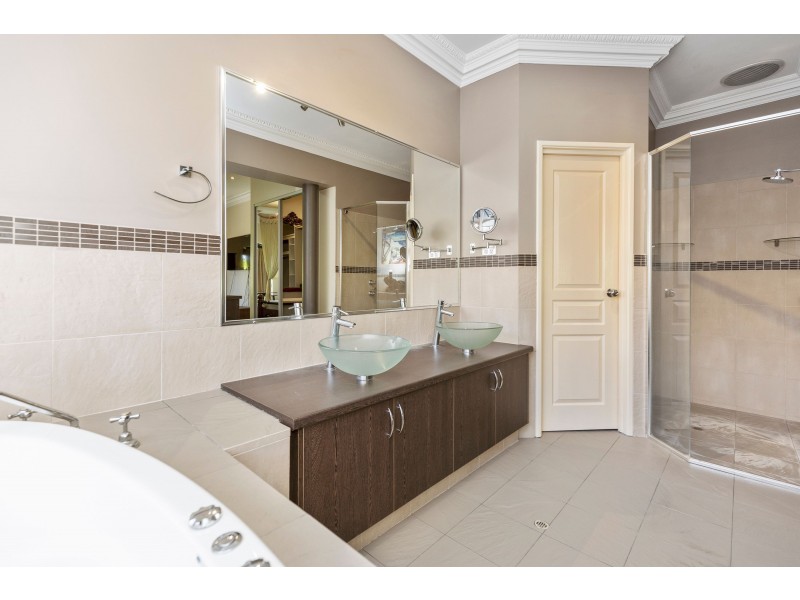 33 Avondale Court, Mindarie WA 6030