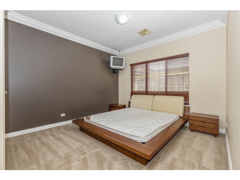 33 Avondale Court, Mindarie WA 6030