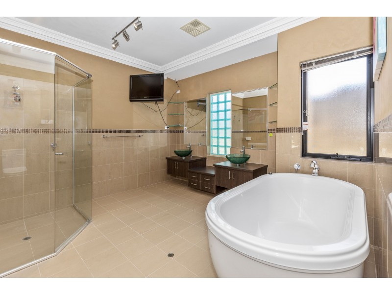 33 Avondale Court, Mindarie WA 6030