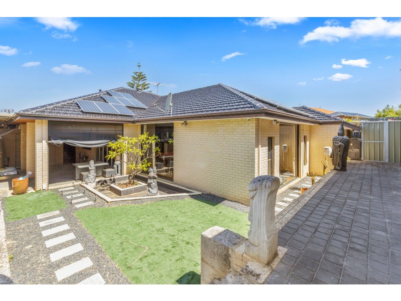 33 Avondale Court, Mindarie WA 6030
