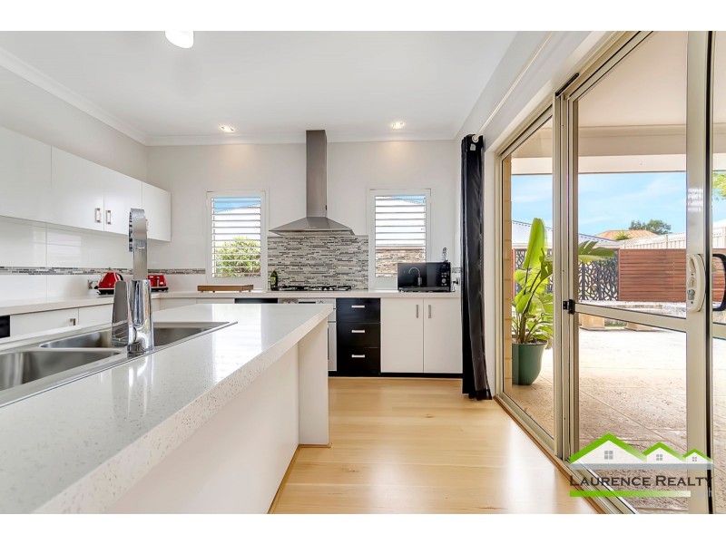 11 Hampshire Drive, Quinns Rocks WA 6030