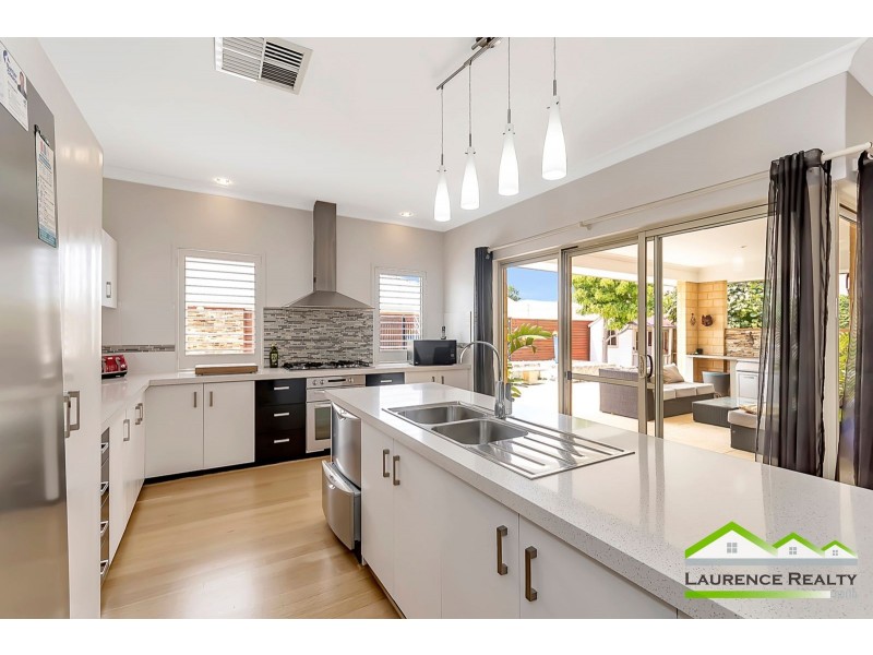 11 Hampshire Drive, Quinns Rocks WA 6030