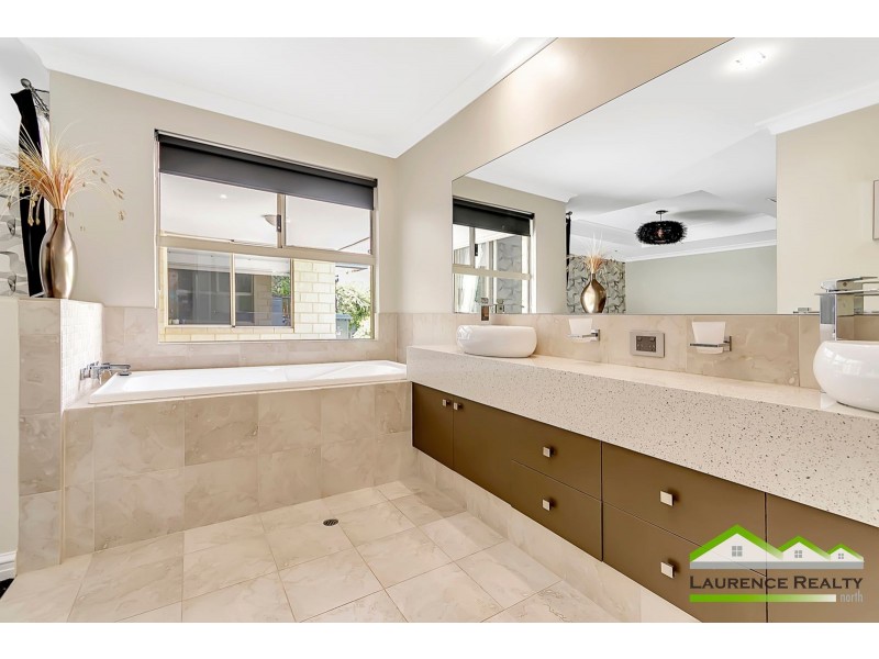 11 Hampshire Drive, Quinns Rocks WA 6030