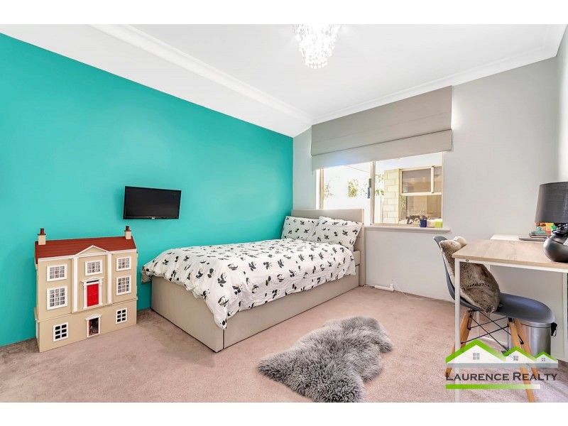 11 Hampshire Drive, Quinns Rocks WA 6030